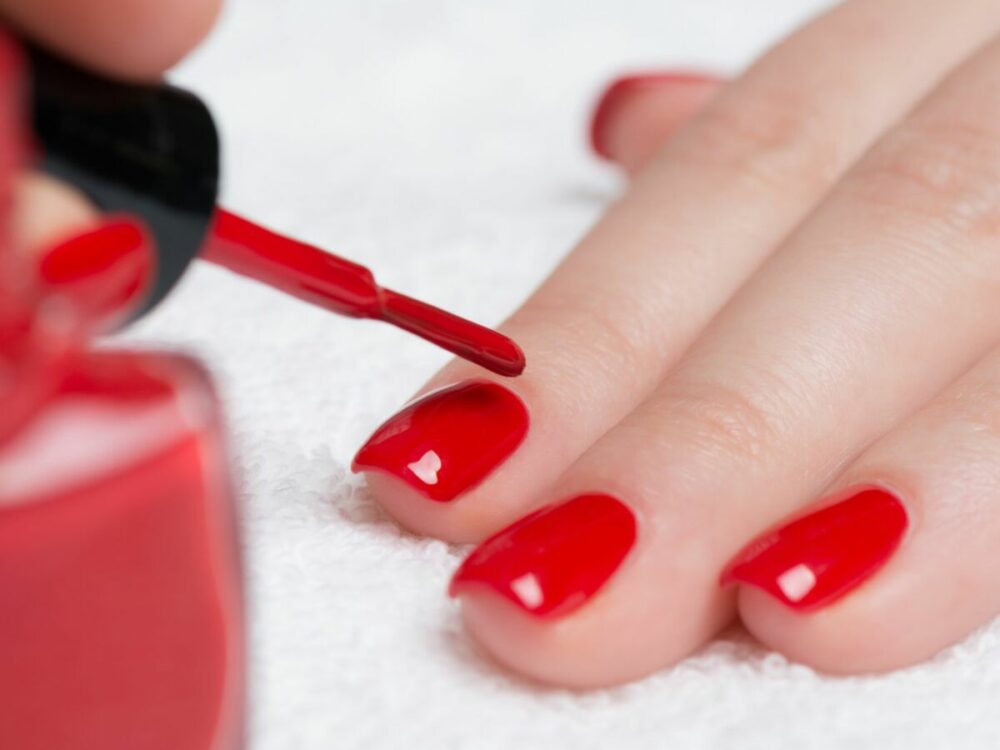 POSE DE VERNIS SEMI PERMANENT (VSP)+ MANUCURE